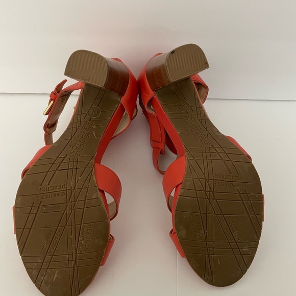 Kenneth Cole Reaction. Size 8, Apricot stacked heel. - Picture 5 of 6